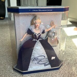 🆕Barbie Holiday Christmas 1999 Happy New Year 2000 Mattel Millennium Princess